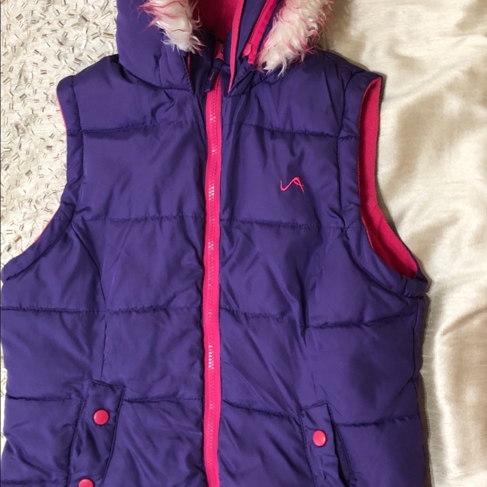 Vertical 9 Girl Hooded Vest, Large